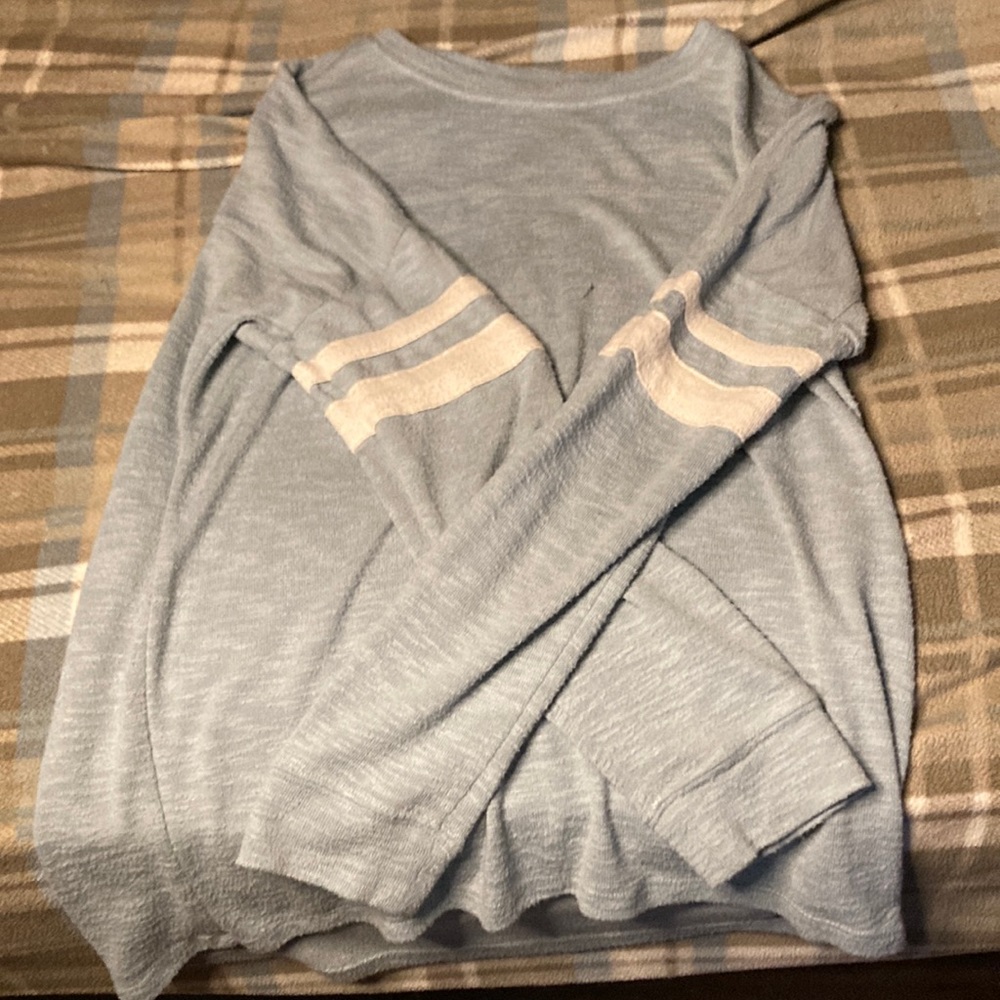 Brand: Hollister Color: white and blue size: medium